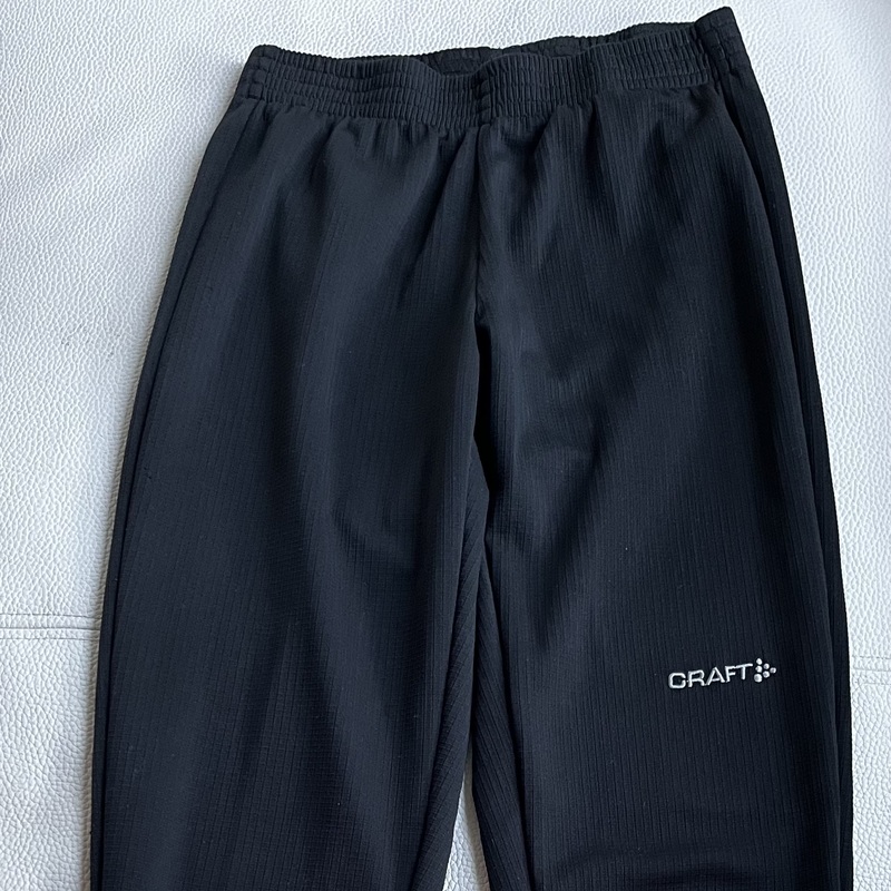 Mustat Craft legginssit. Sisäpuolella minitasku.
Koko 36.